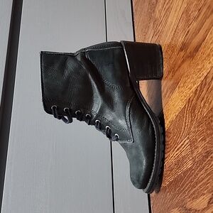 FRYE Vanessa Boots, women's sz 8.5 US